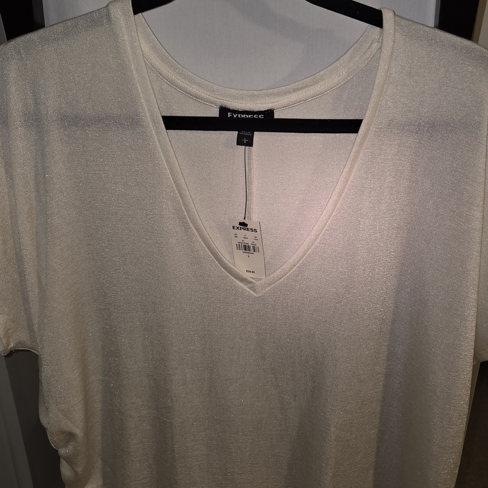 Express Women's Cream V-Neck Short Sleeve Tee
